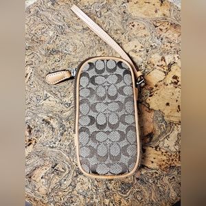 NEW COACH Key Chain/ Credit Card/ Change Wallet Approx 5×2.5×0.5 Inches Zippered